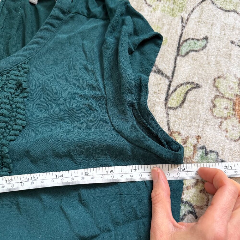 Daniel Rainn Emerald Green Top with Crochet Neckline Large - Picture 8 of 9
